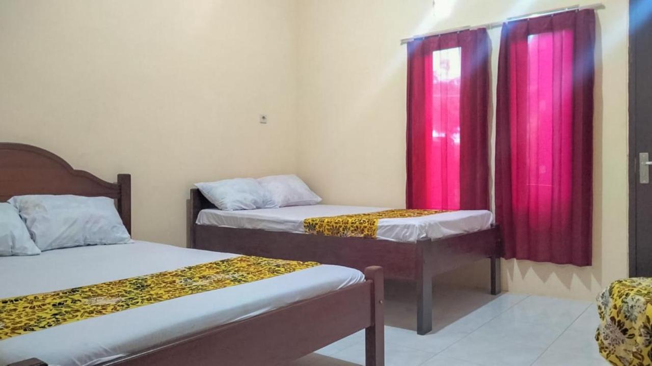 בניוואנגי Zulfina Homestay Syariah Mitra Reddoorz מראה חיצוני תמונה