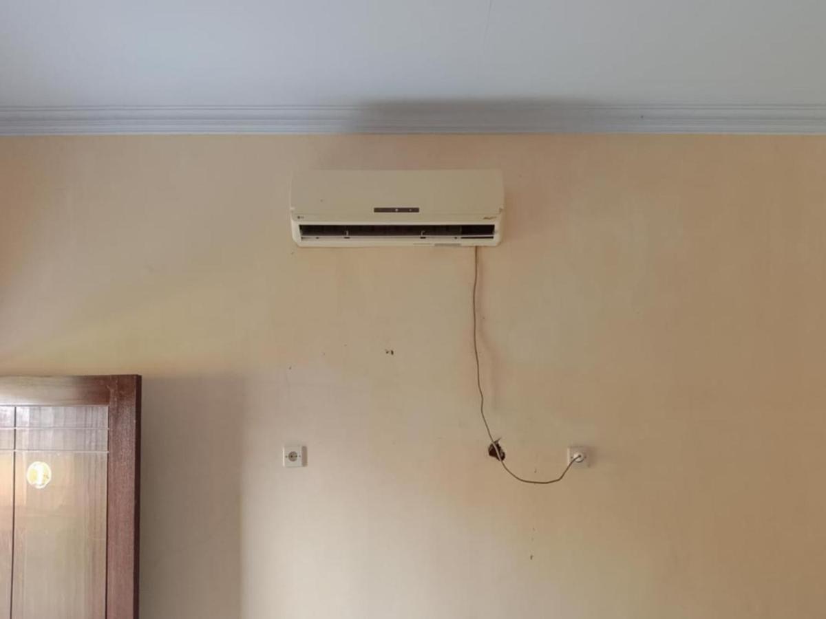 בניוואנגי Zulfina Homestay Syariah Mitra Reddoorz מראה חיצוני תמונה