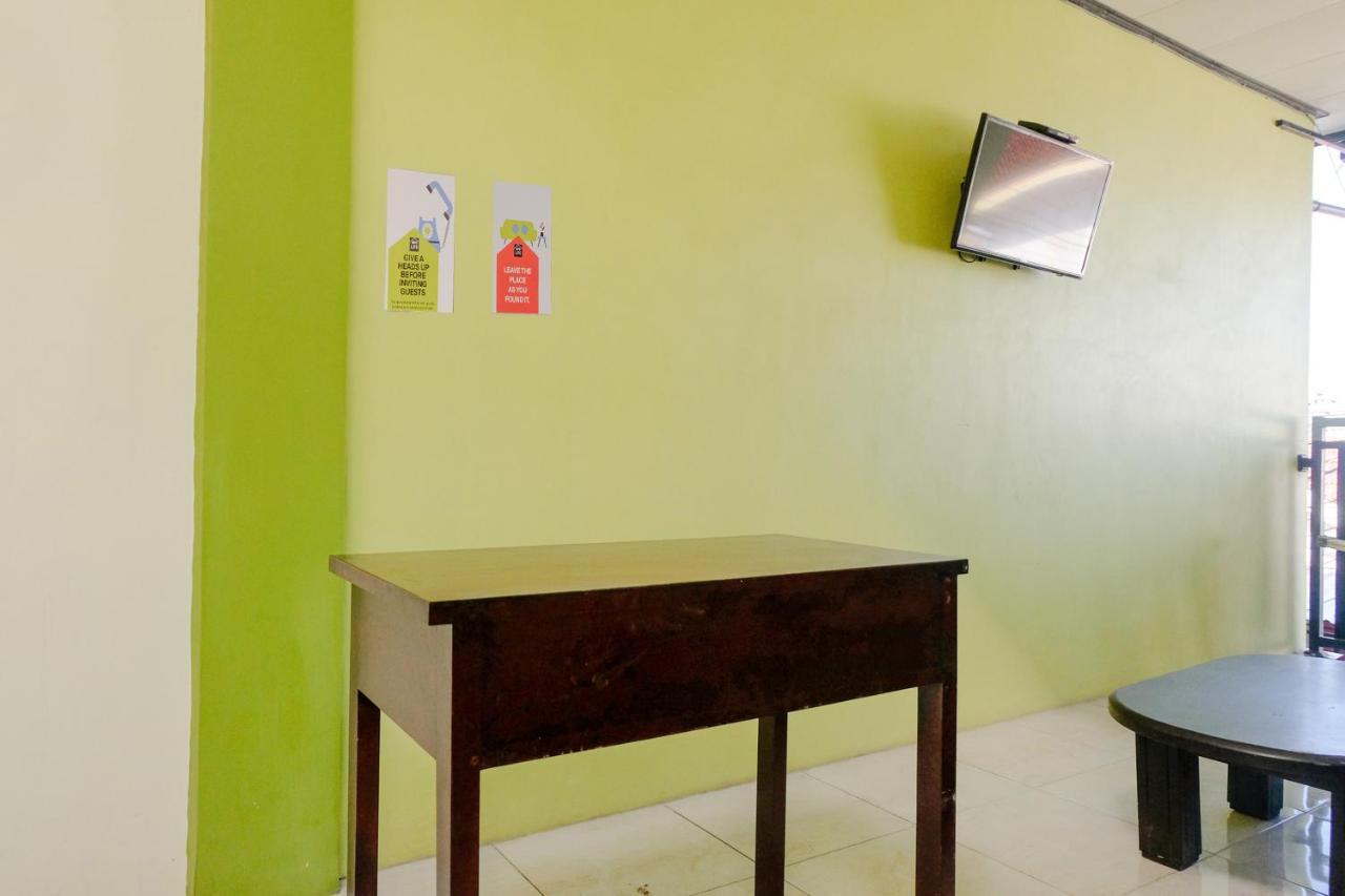 בניוואנגי Zulfina Homestay Syariah Mitra Reddoorz מראה חיצוני תמונה