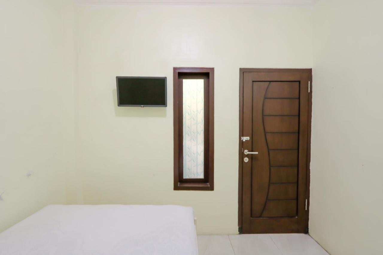 בניוואנגי Zulfina Homestay Syariah Mitra Reddoorz מראה חיצוני תמונה