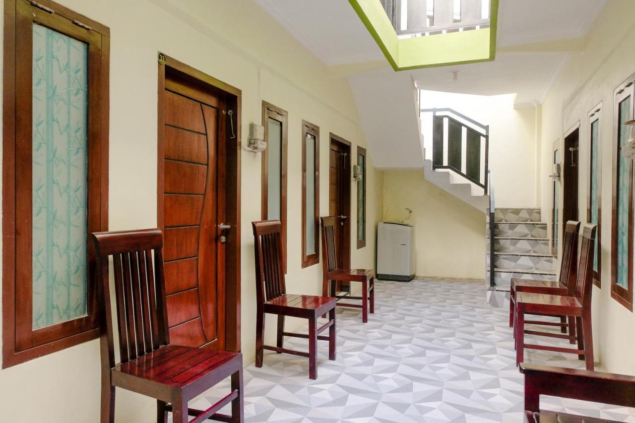 בניוואנגי Zulfina Homestay Syariah Mitra Reddoorz מראה חיצוני תמונה