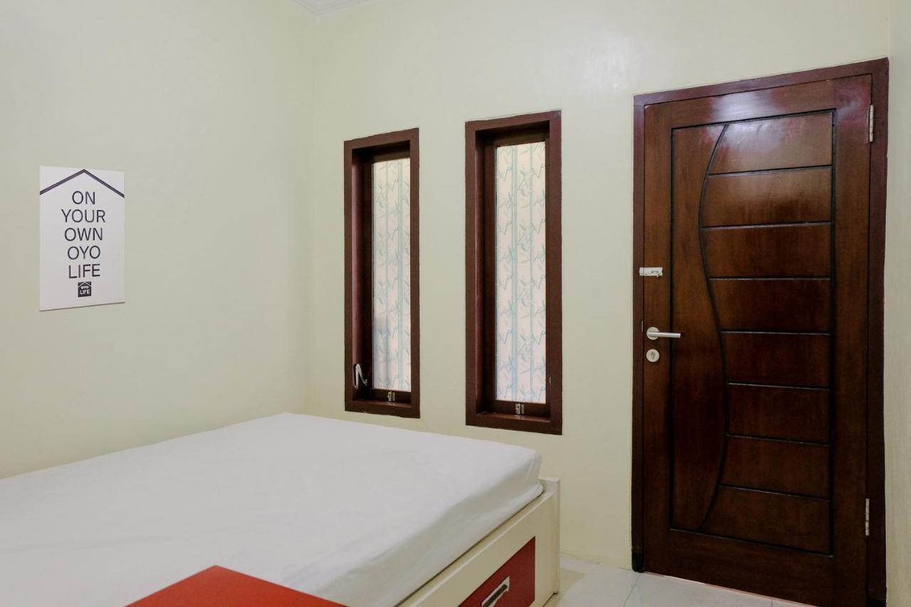 בניוואנגי Zulfina Homestay Syariah Mitra Reddoorz מראה חיצוני תמונה