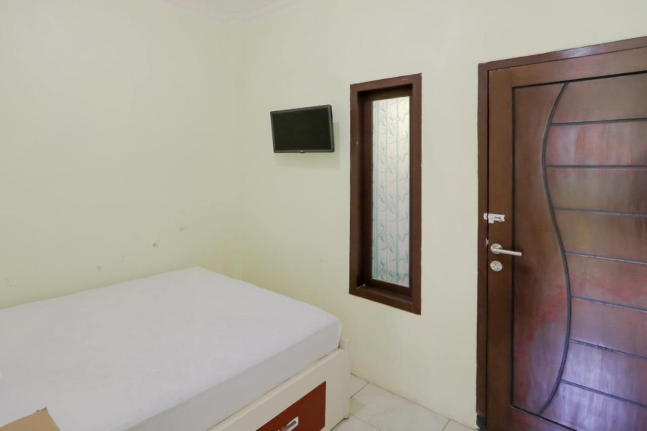 בניוואנגי Zulfina Homestay Syariah Mitra Reddoorz מראה חיצוני תמונה